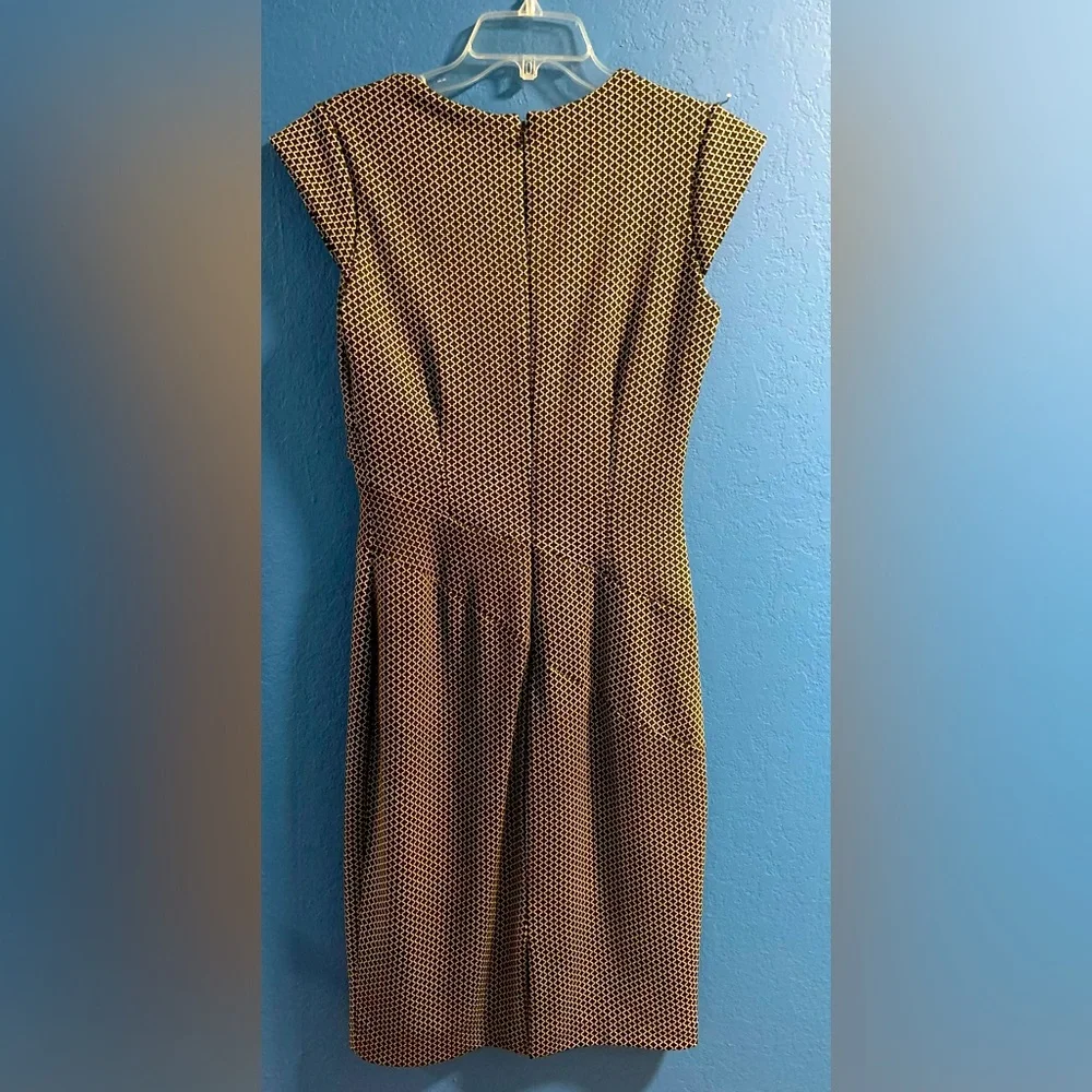 White House Black Market Quatrefoil Geo Slimming Sheath Dress Size 6 - Picture 10 of 14